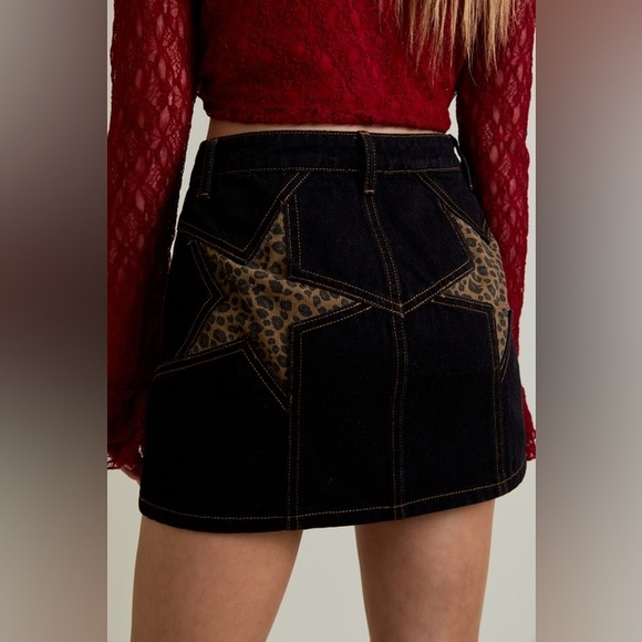 Leopard Print Star Back Denim Mini Skirt - Le Lis - Picture 1 of 6